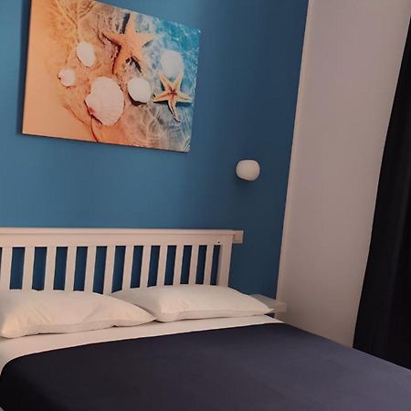 Le Quattro Stagioni Bed & Breakfast Genoa Bagian luar foto