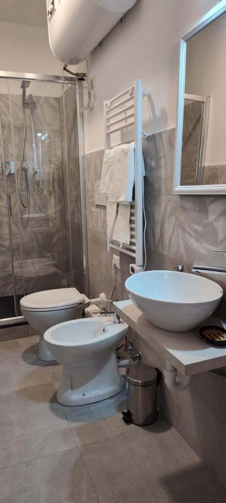 Le Quattro Stagioni Bed & Breakfast Genoa Bagian luar foto