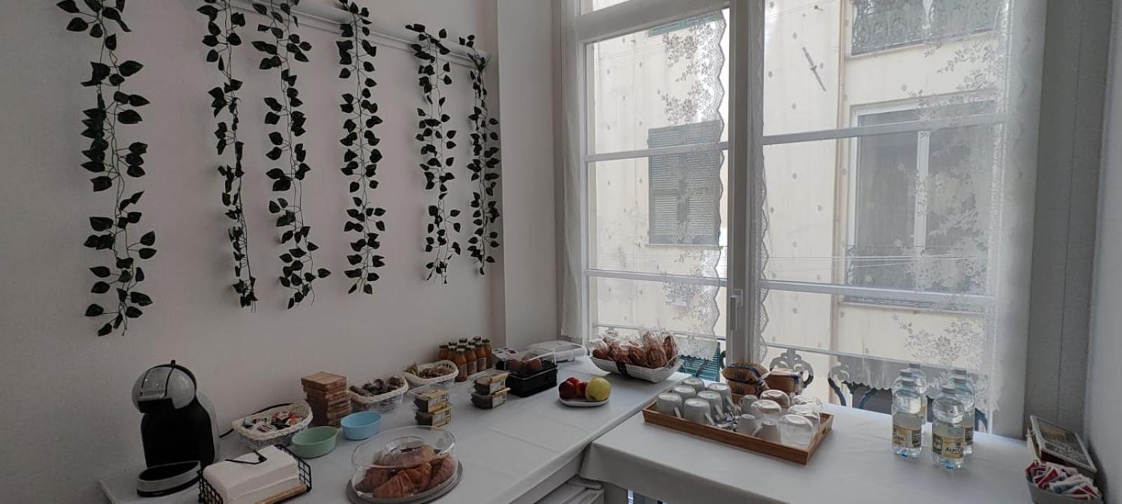 Le Quattro Stagioni Bed & Breakfast Genoa Bagian luar foto